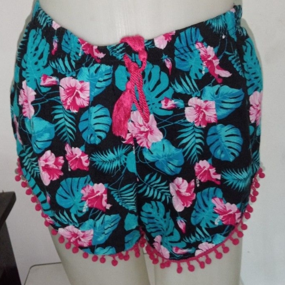 Floral Shorts with pom-pom trim size medium NEW
